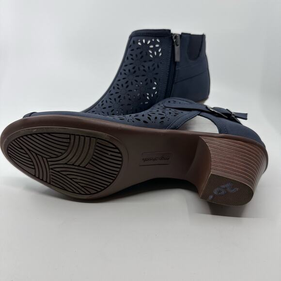 Easy Street WMNs Laser Cutout Dakota Sandals US 9 1/2 Heeled Side Zipper Buckle - Picture 6 of 8